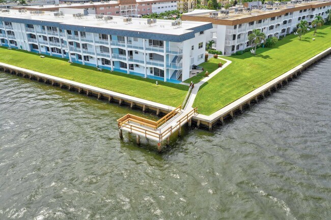 Building Photo - 110 Shore Ct