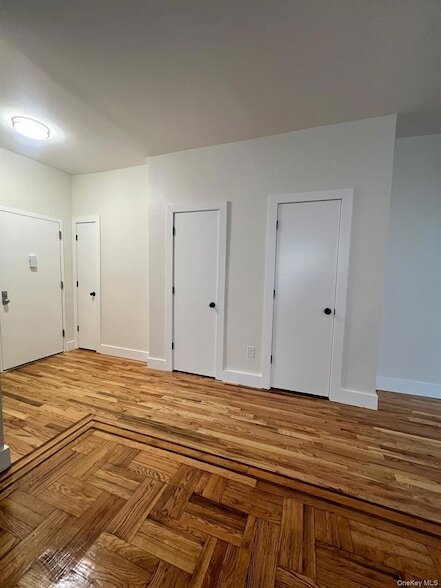 Building Photo - 486 E 95th St