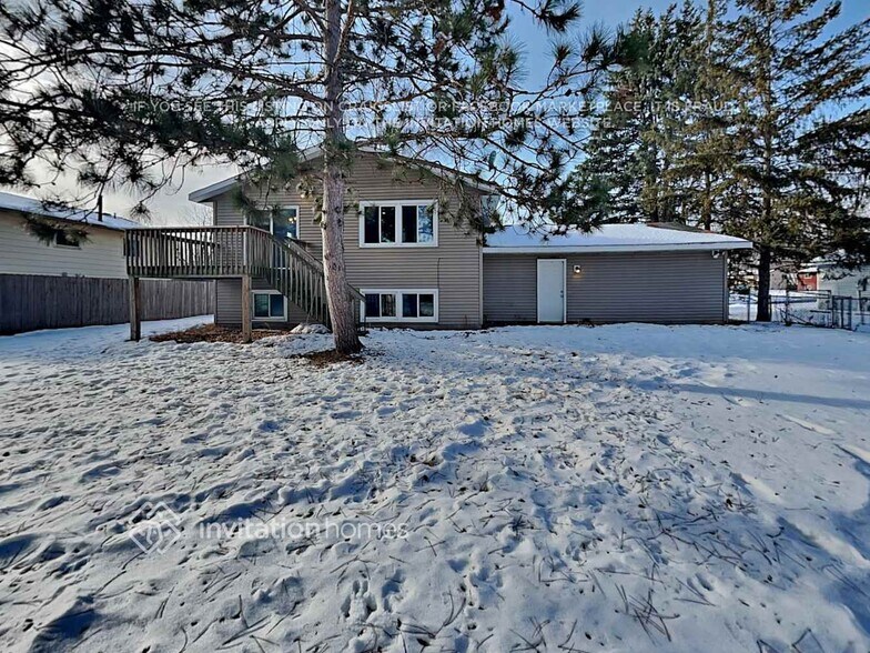 Building Photo - 11932 Pennsylvania Ave N