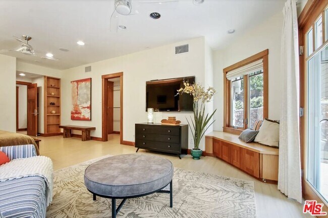 Building Photo - 130 S Arroyo Blvd