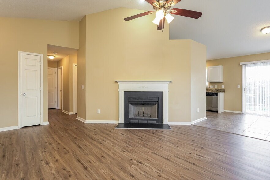 Building Photo - 229 Lucan Dr