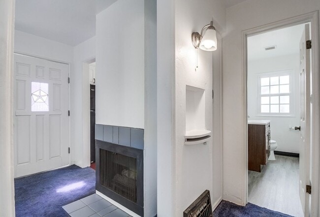 Building Photo - Price drop! Cozy Home Between Mission Beach and Mission Bay with Parking and Rooftop Deck!