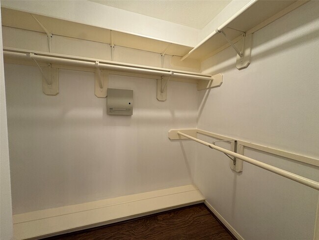 Building Photo - 1631 Berkoff Dr