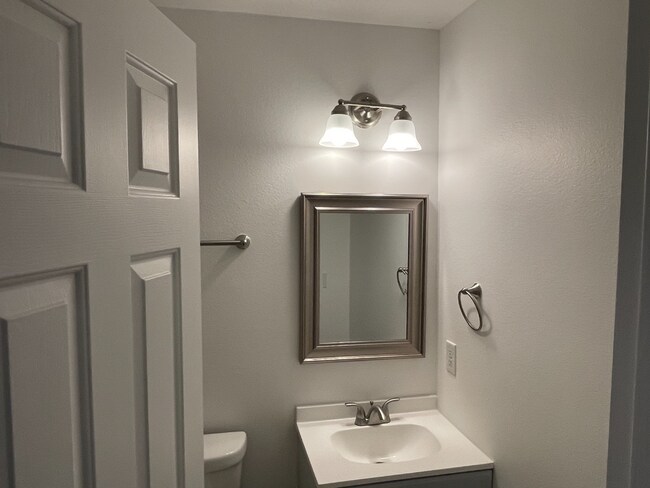 Building Photo - 4 Bd 3 Bath Home in Lehi