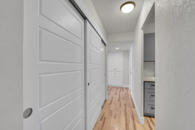 Building Photo - $1,950, 2-bed, 1-bath located in Denver wi...