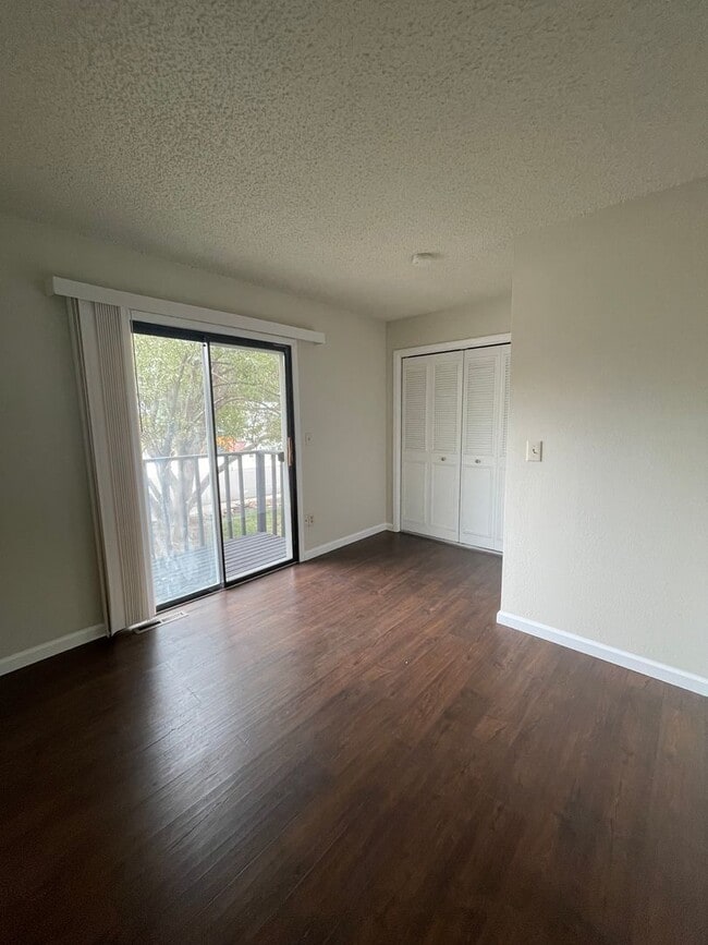 Building Photo - Centaur Village 3 Bedroom/2 Bath Newly Upd...