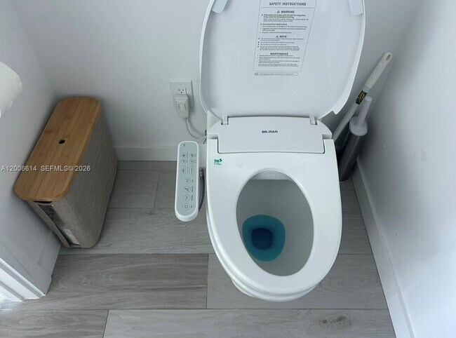 Building Photo - 480 NE 31st St