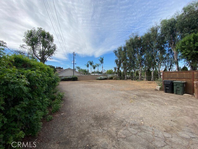 Building Photo - 926 W Valencia Mesa Dr