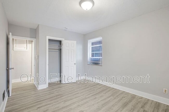 Building Photo - 987 Lilley Ave