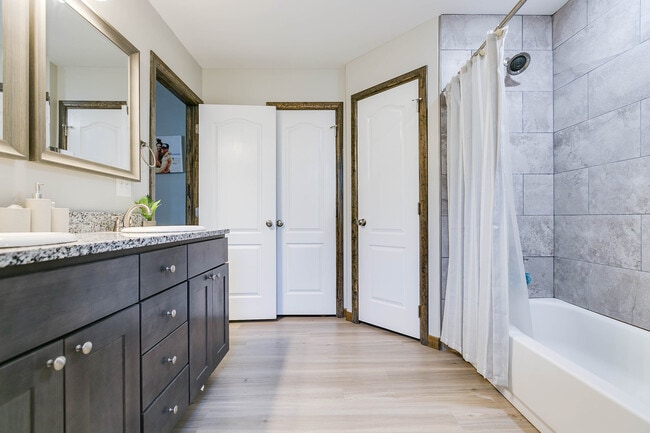 Building Photo - 420 E 48th St