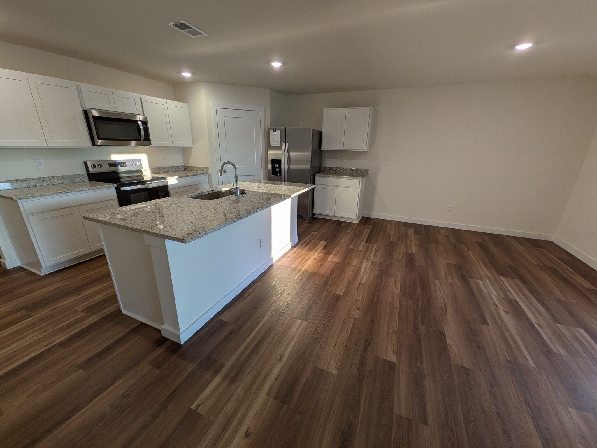 Building Photo - 8483 Bright Water Dr