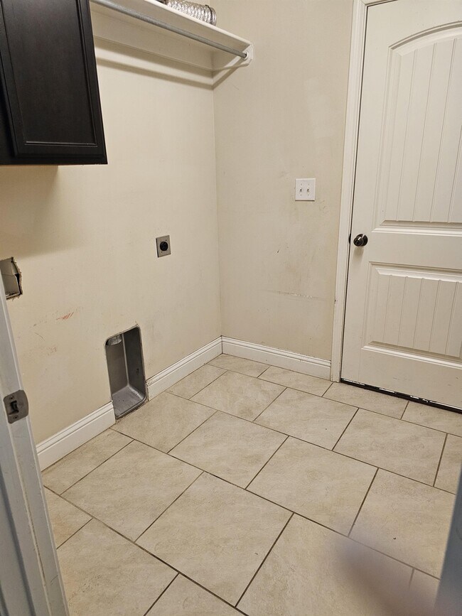 Building Photo - 806 E 93rd St