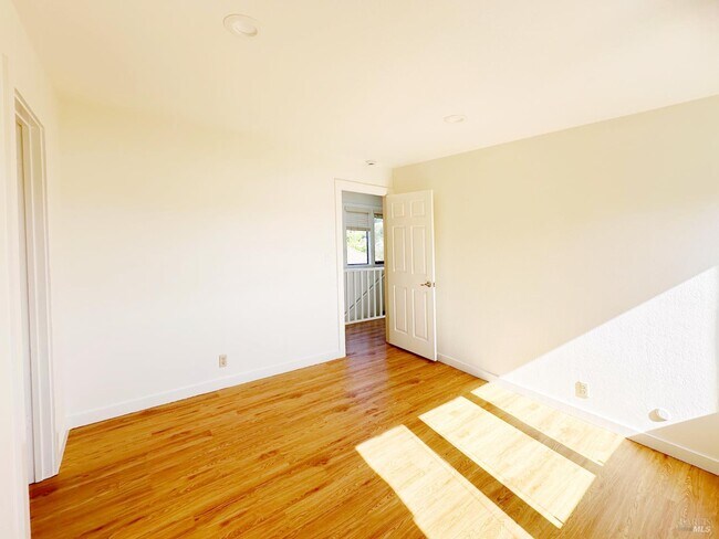 Building Photo - 172 Great Cir Dr