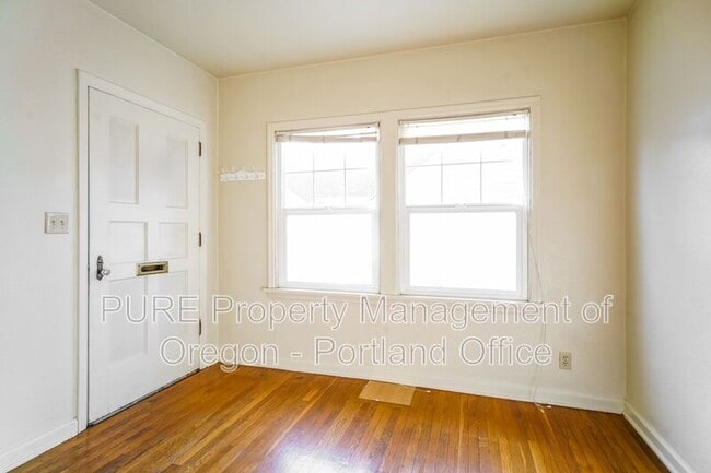 Building Photo - 715 NE 20th Ave