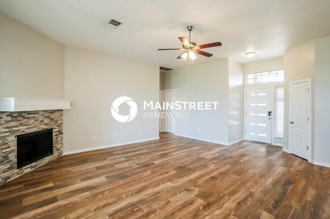 Building Photo - 3 Bedroom Pet-Friendly Home in Edmond, OK with Main Street Renewal