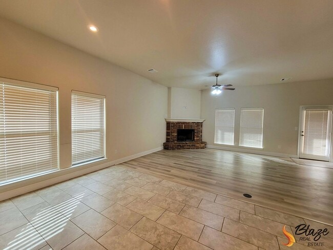 Building Photo - PRE LEASING 3 Bed 2 Bath Heritage Hills Beauty