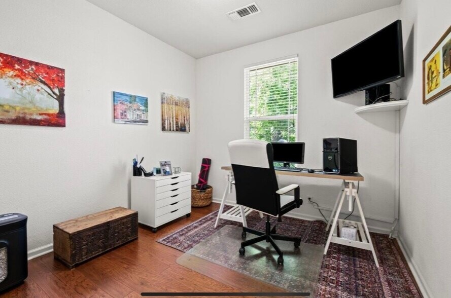 Building Photo - 962 Heritage Way