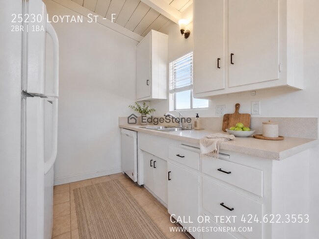 Building Photo - 25230 Loytan St