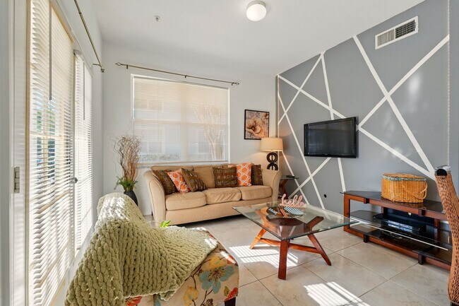 Building Photo - Charming and Spacious 4-Bedroom, 3-Bathroom Fully Furnished Townhome  in the Sought-After Venetia...