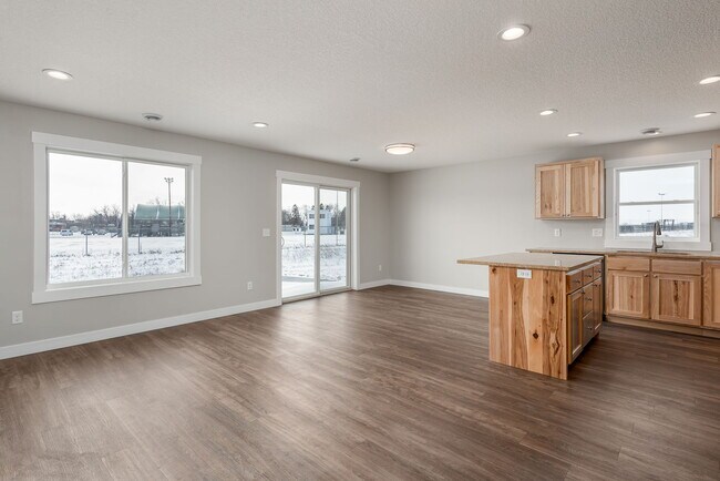 Building Photo - 102 7th Ave NW