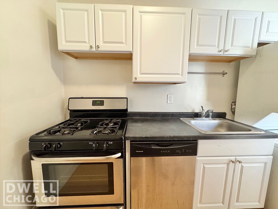 Building Photo - 4208 N Clark St