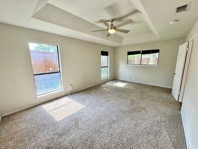 Building Photo - 4410 Lakebend W Dr