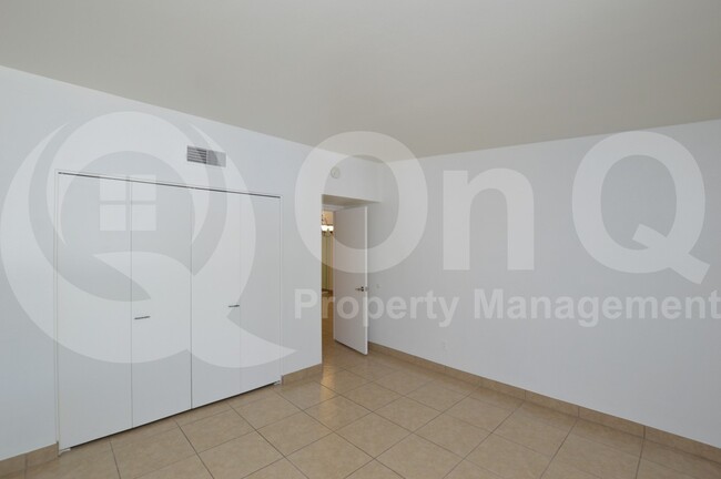 Building Photo - 7950 E Starlight Way