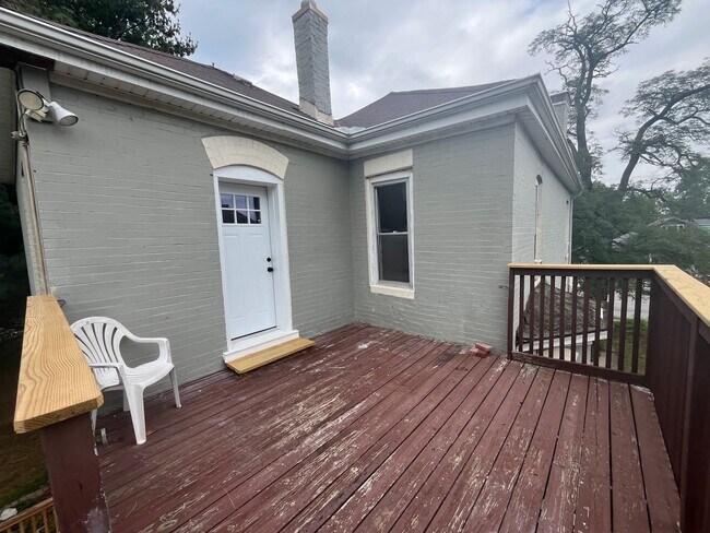 Primary Photo - 215 W Elm St