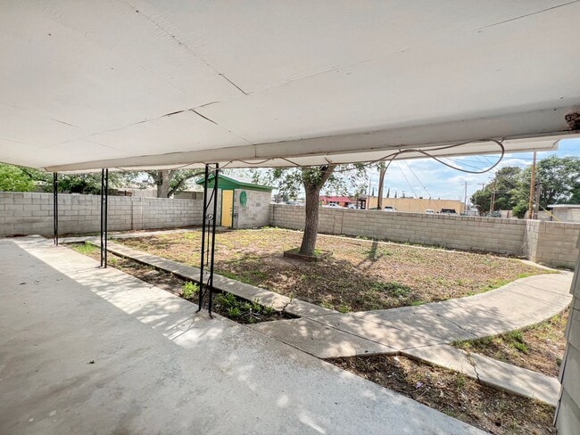 Building Photo - 2313 N Cielo Dr