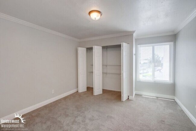 Building Photo - Stylish 2Bdm 1Ba Condo in Gated Clairemont Mesa Community!