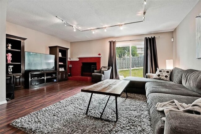 Building Photo - 2404 N Bronze Tree Dr