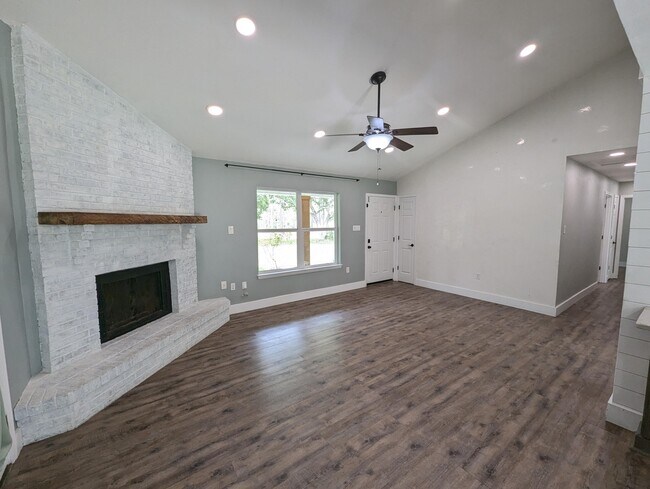 Building Photo - 8717 Sand Pine Dr