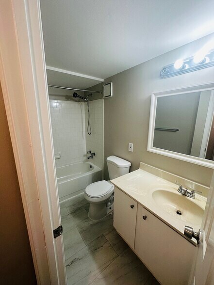 Building Photo - 7921 Brighton Way