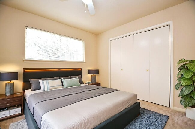 Building Photo - 5814 Fairdale Ln