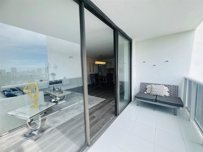 Building Photo - 3625 N Country Club Dr