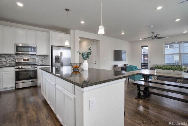 Building Photo - Lovely Newer 3 Bedroom Home