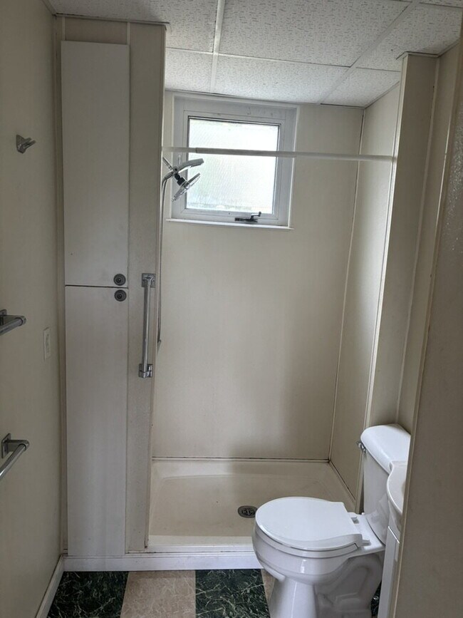 Building Photo - *** Studio Apartment for Rent – Historic Bath, Maine ***