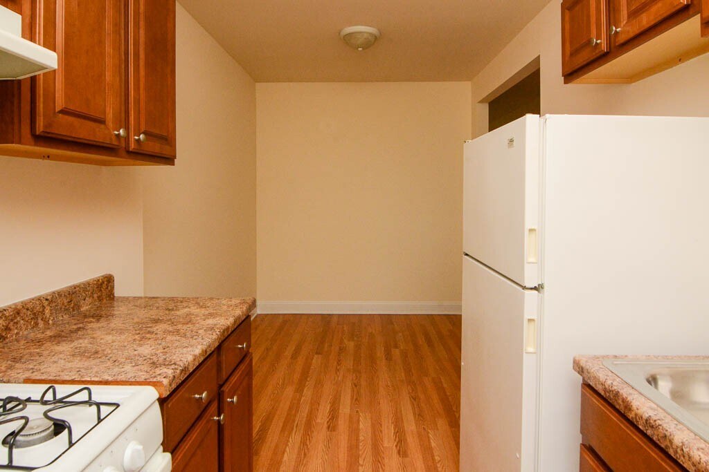 Building Photo - 2600 N Kimball Ave