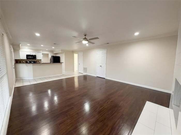 Building Photo - 1951 Pin Oak Dr