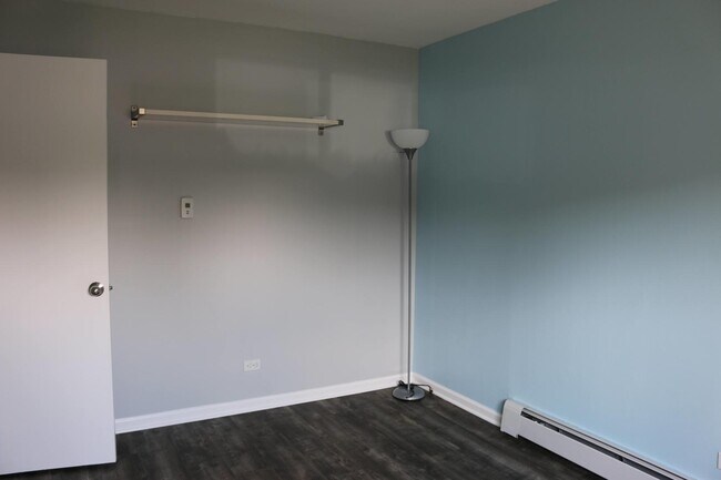 Building Photo - 10369 Dearlove Rd