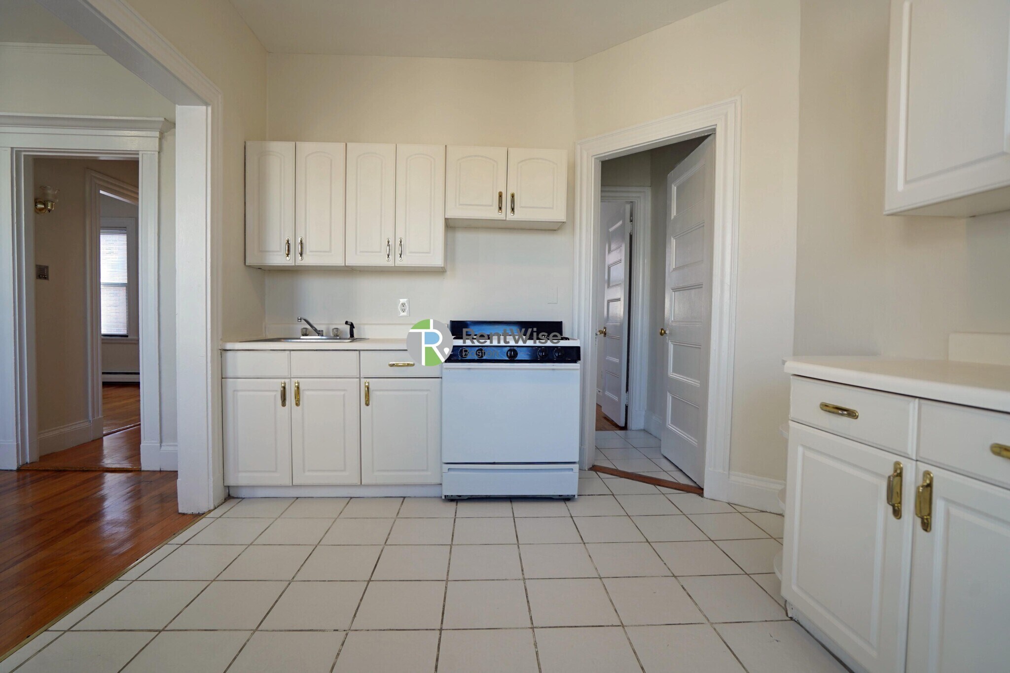 Building Photo - 72 Gardner St