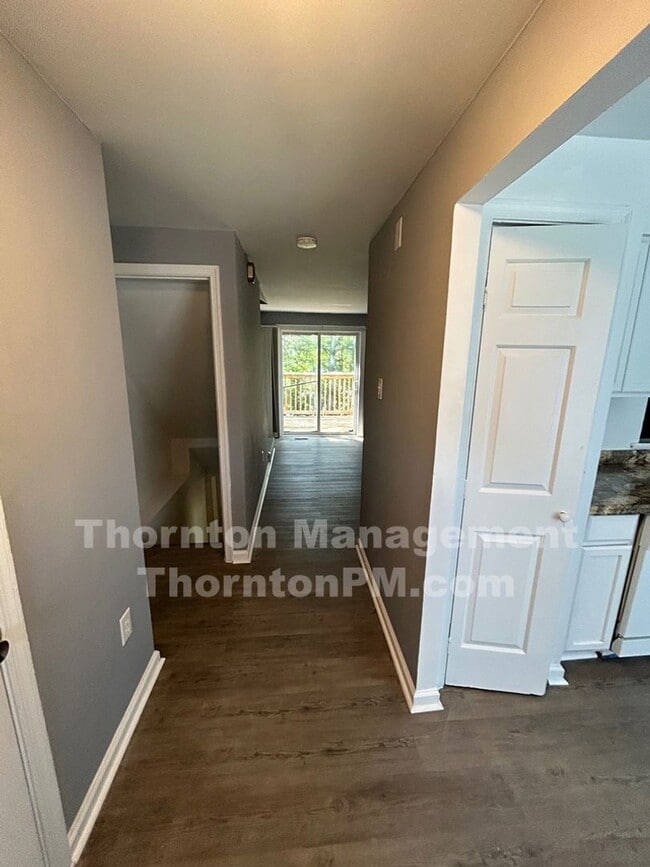 Building Photo - Culpeper Newly Renovated Townhouse
