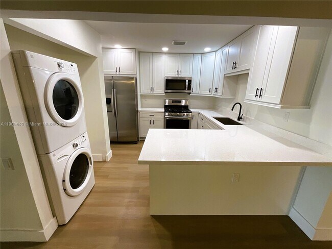 Building Photo - 7133 SW 115th Pl