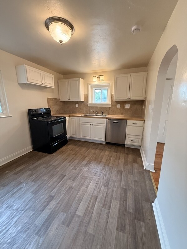 Building Photo - 1906 8th St