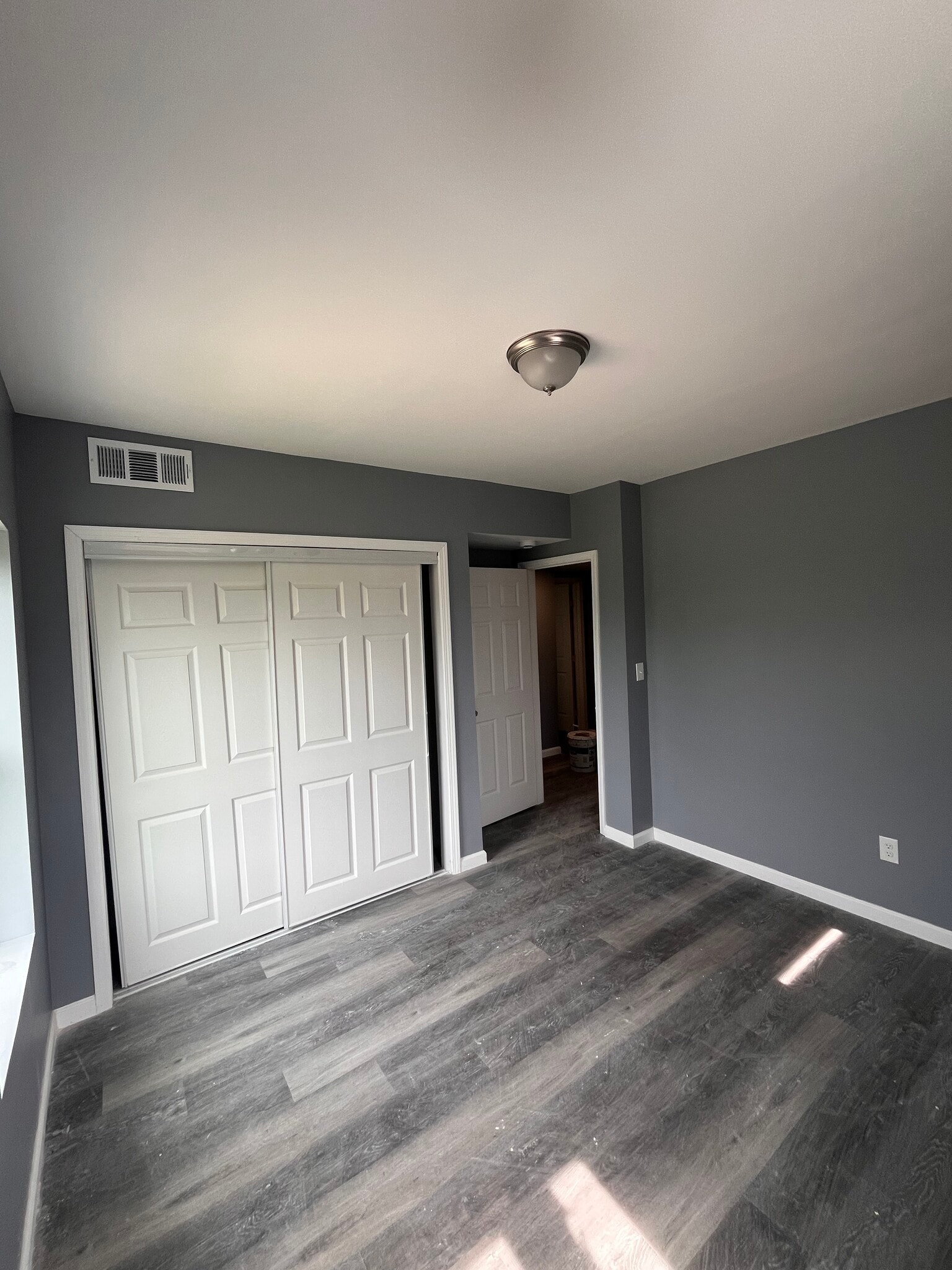 Building Photo - 5564 Hebert St