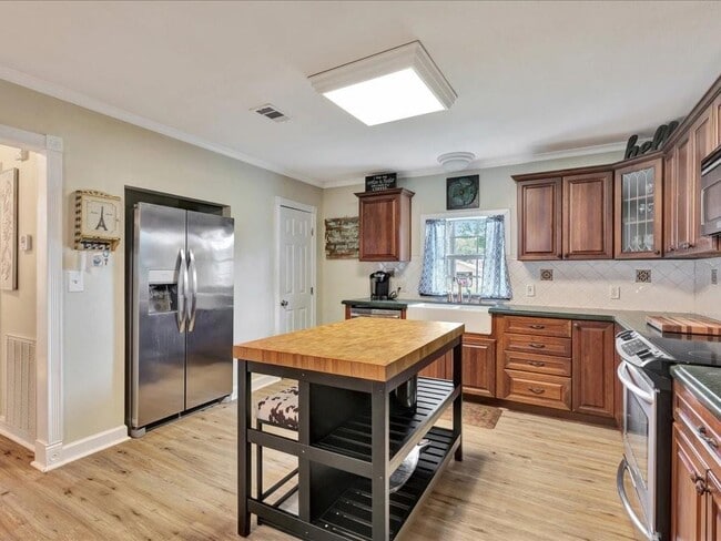 Building Photo - 683 Water View Dr