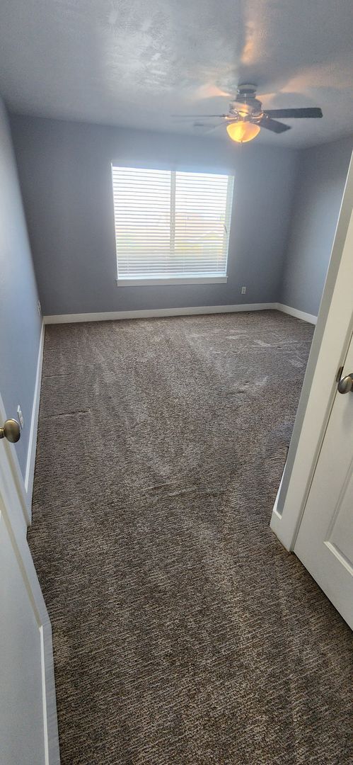 Building Photo - Luxury 3 Bedroom Plus Den in Sandy!