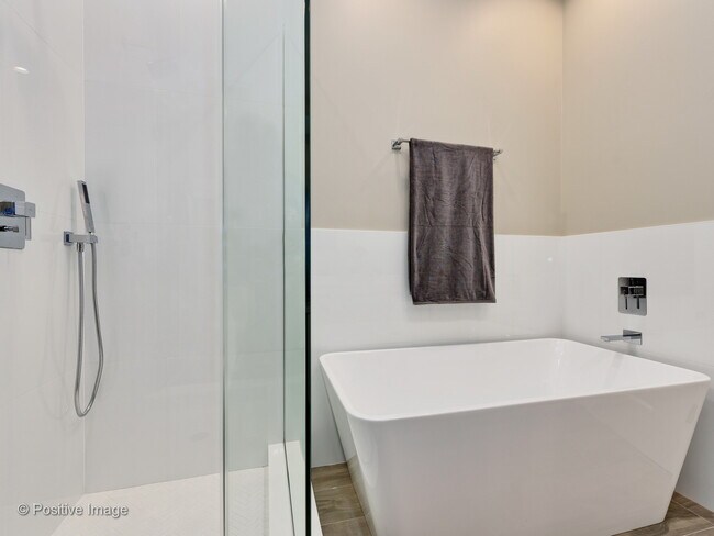 Building Photo - 2116 N Natchez Ave