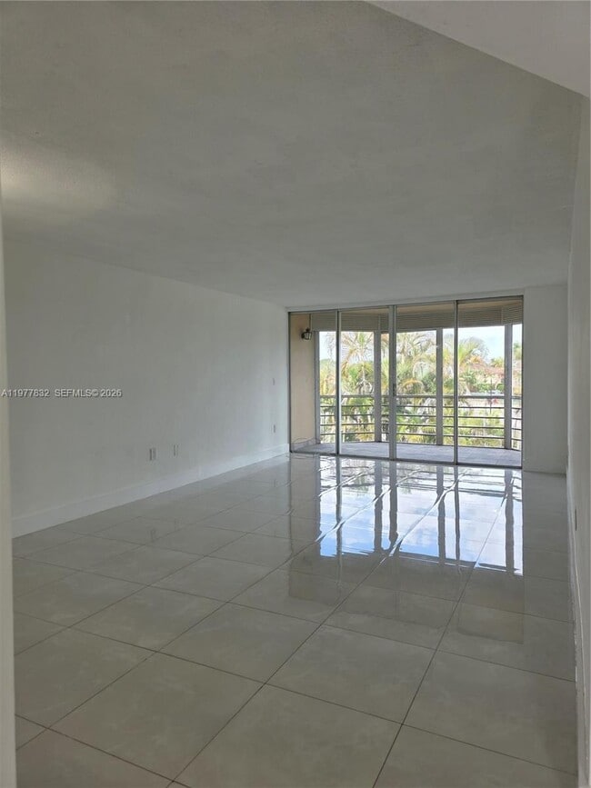 Building Photo - 1351 NE 191st St