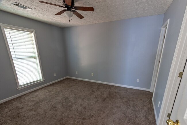 Building Photo - 6725 Taylor Ridge Rd